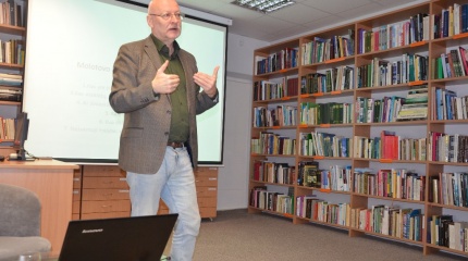 Seminaras „Kritinis mąstymas ir žiniasklaidos vertinimas“ Trakų viešojoje bibliotekoje