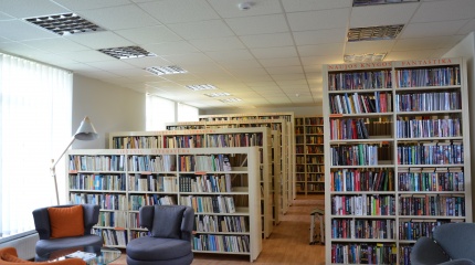 Nuo balandžio 28 d. Trakų viešojoje bibliotekoje ir filialuose teikiama knygų išdavimo paslauga
